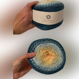 HOBBII TWISTER 1093 yrds 55% COTTON 45% ACRYLIC OMBRÉ YARN